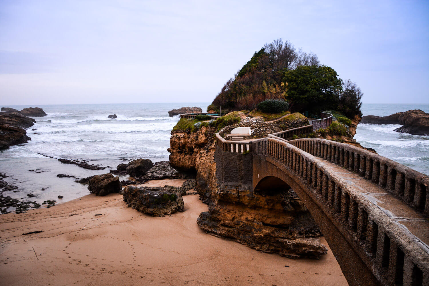 ocean biarritz pont rochers ilot paysage promenade cote basque