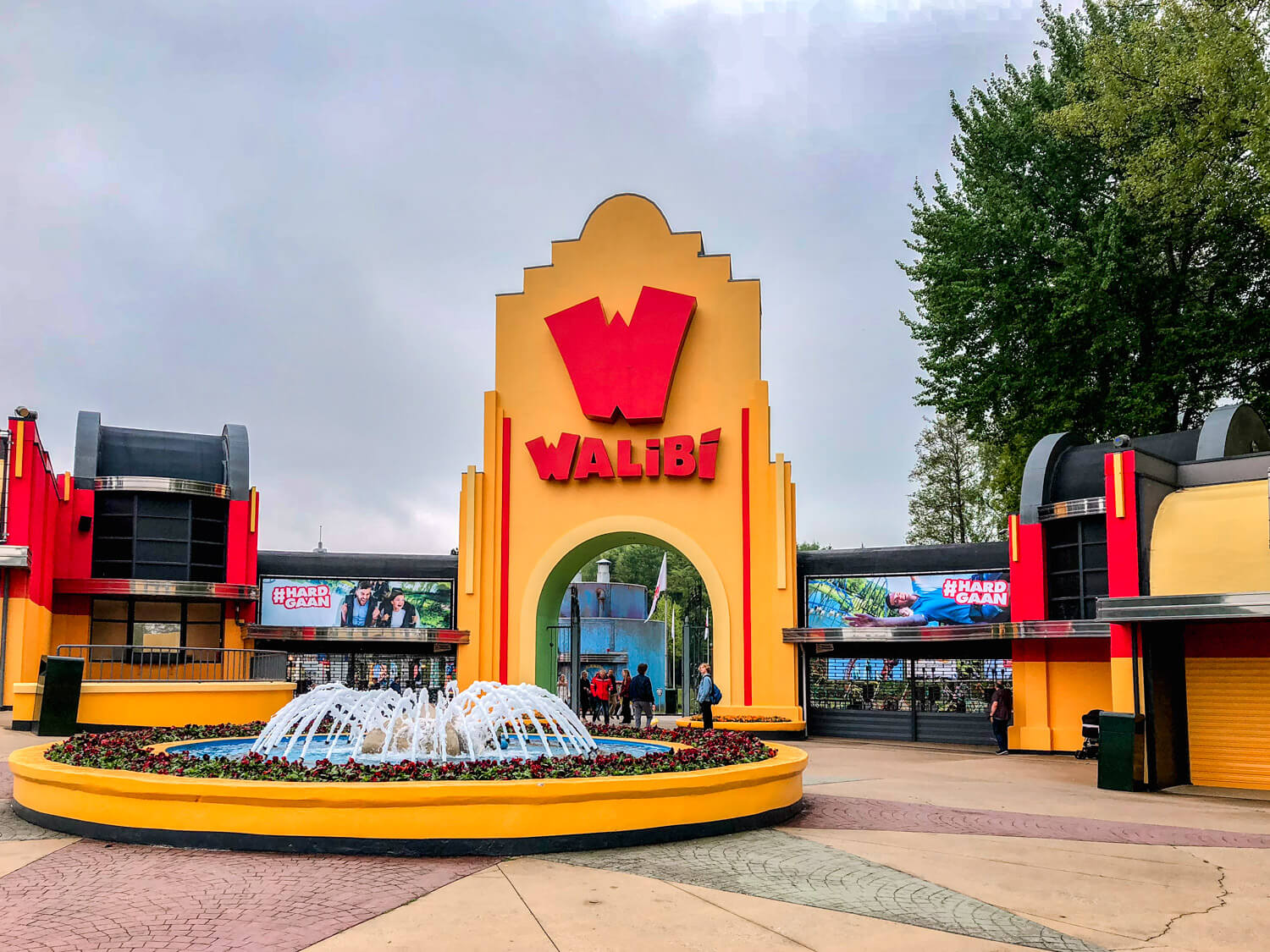 walibi holland entree main street pays bas parc attractions