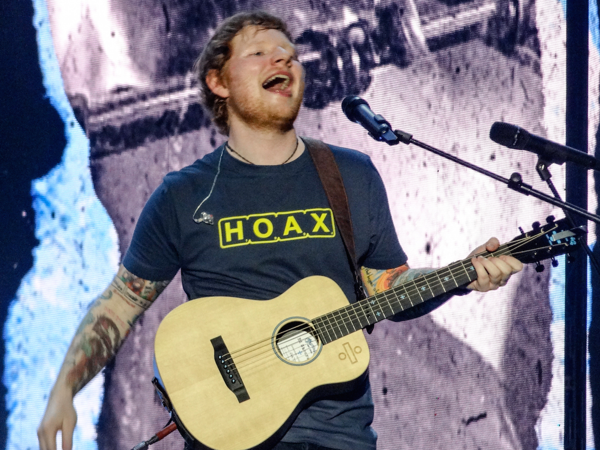 hoax ed sheeran shirt marque chanteur divide tour