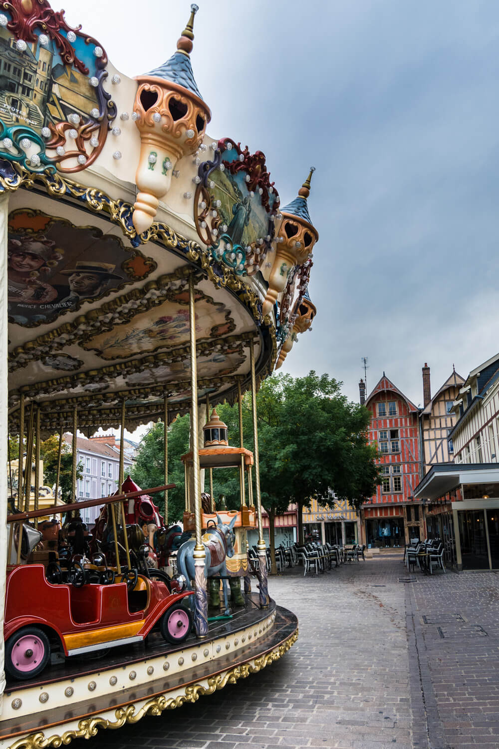 carrousel manège enfant centre-ville Troyes