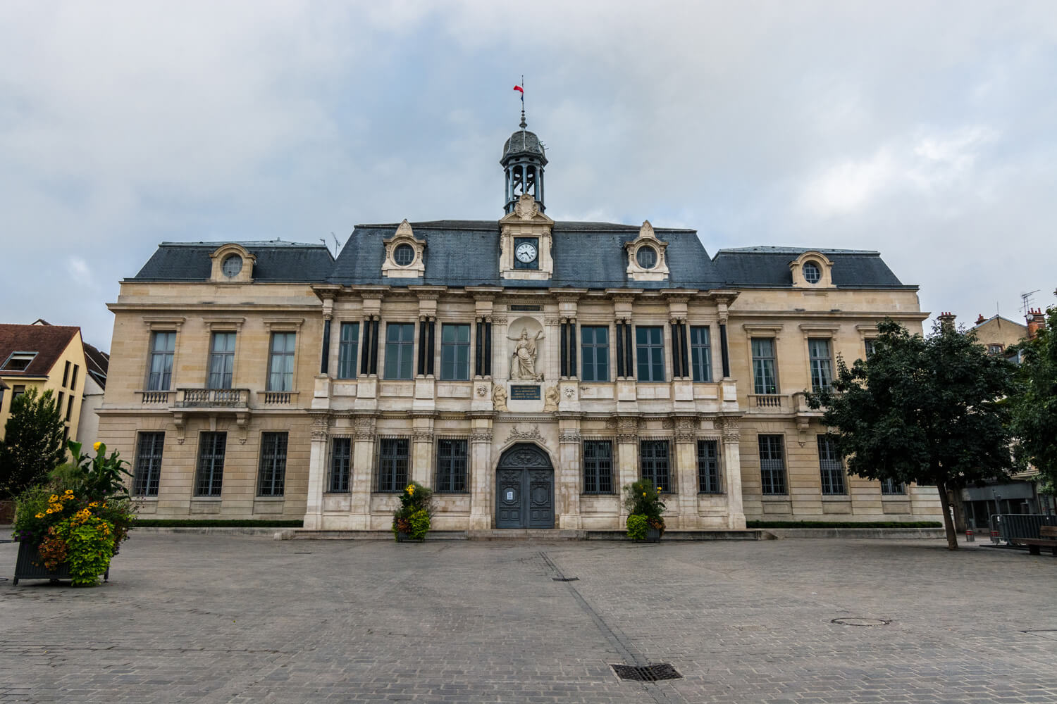 hôtel de ville mairie Troyes place Alexandre isreal