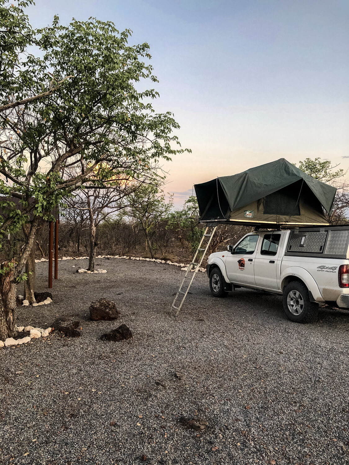 etosha village campsite andersson gate namibie okaukuejo